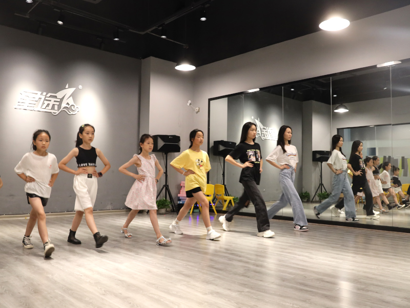 郴州星途視界造星工廠師生風采