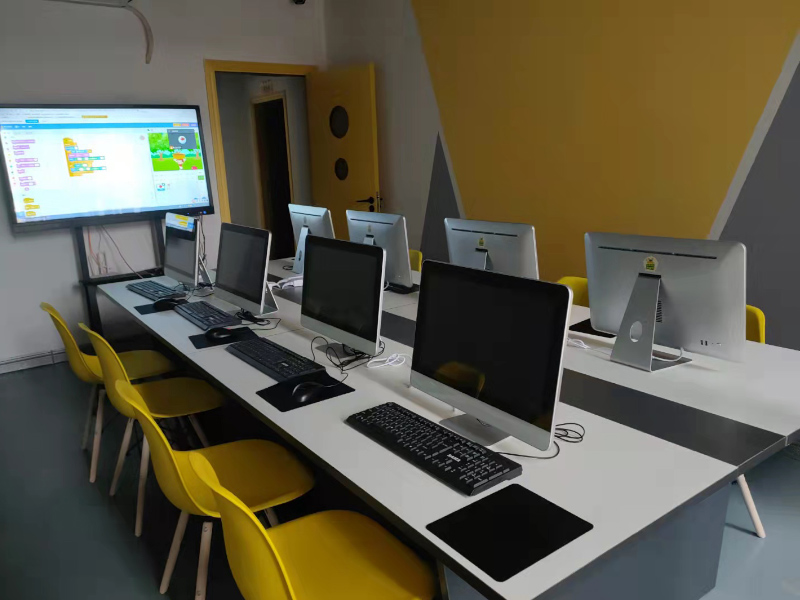 郴州麥咭編程特訓(xùn)營編程課桌