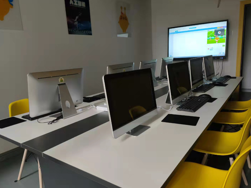 郴州麥咭編程特訓(xùn)營課桌筆記本